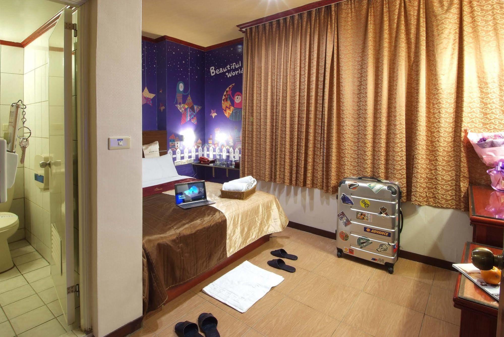 Golden Swallow Hotel Hszincsu Kültér fotó