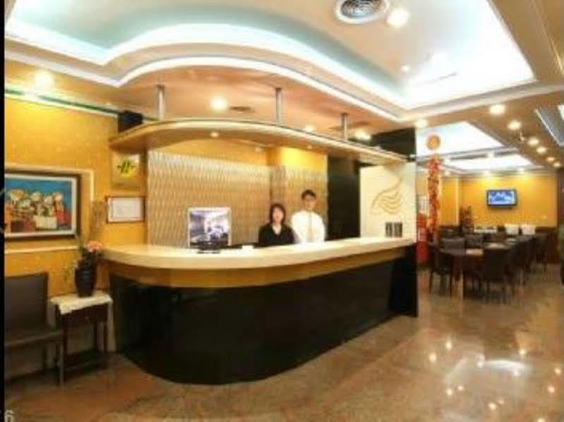 Golden Swallow Hotel Hszincsu Kültér fotó