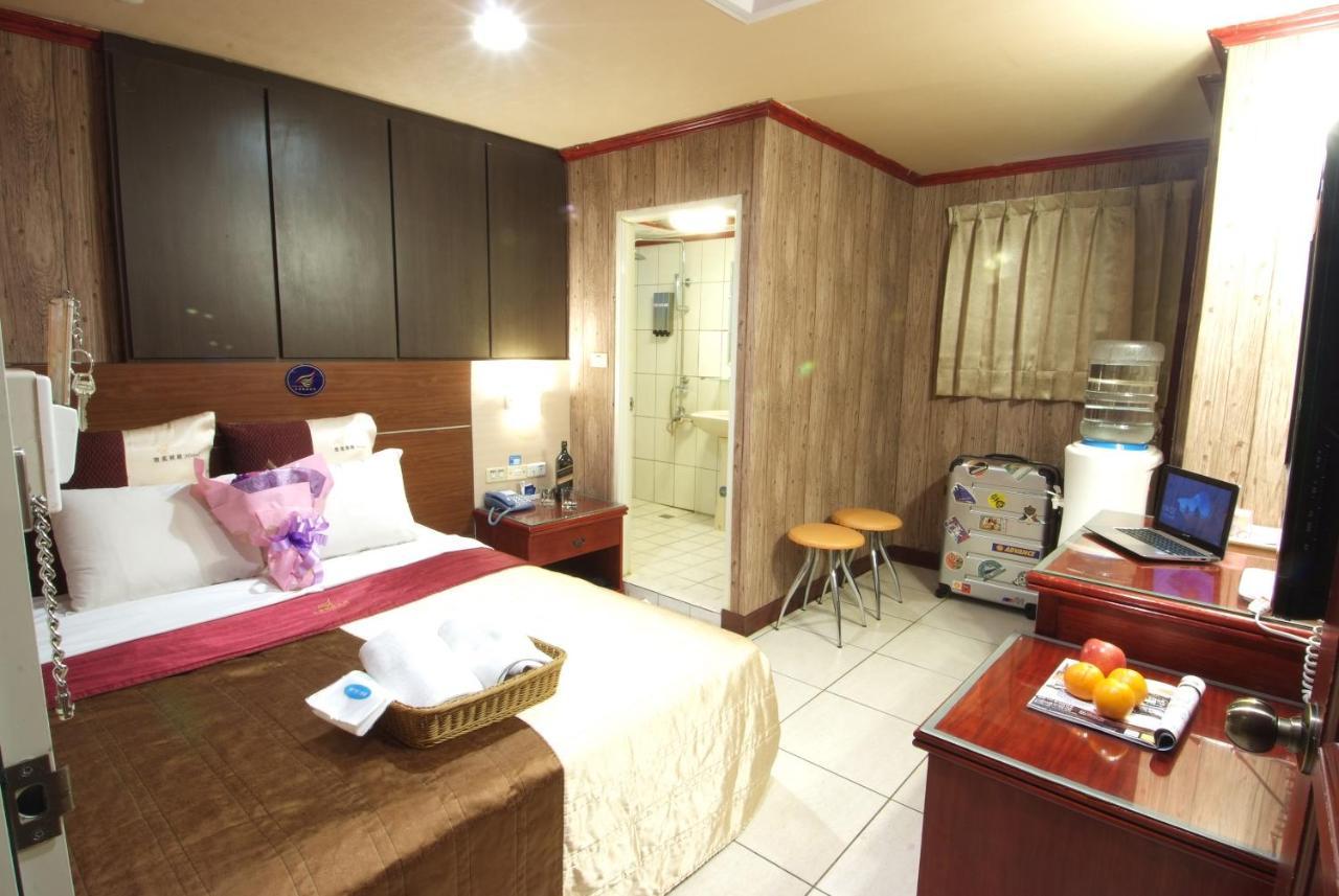 Golden Swallow Hotel Hszincsu Kültér fotó